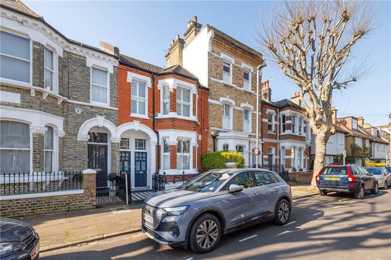 2 bedroom flat, Amerland Road, London SW18 - Available