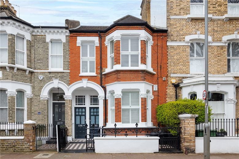 2 bedroom flat, Amerland Road, London SW18 - Available