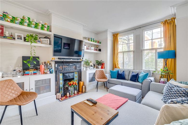 2 bedroom flat, Quinton Street, London SW18 - Available
