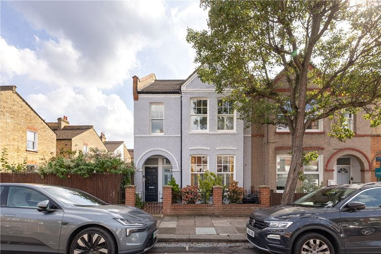 2 bedroom flat, Quinton Street, London SW18 - Available
