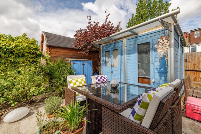 4 bedroom house, Kingsway, London SW14 - Available