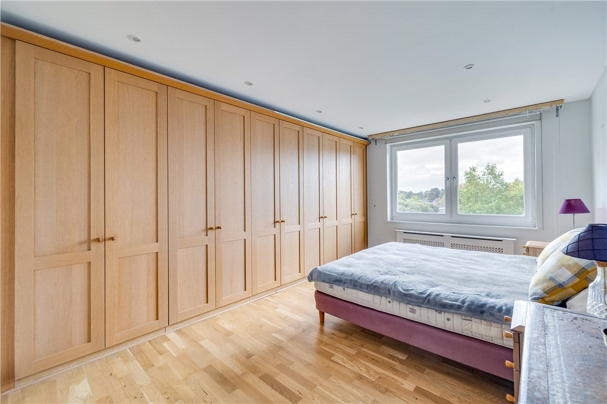 2 bedroom flat, Somerset Road, London SW19 - Available