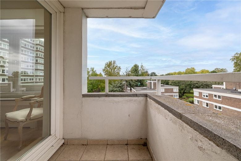 2 bedroom flat, Somerset Road, London SW19 - Available