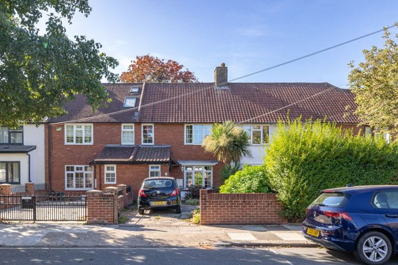 2 bedroom house, Barnes Avenue, SW13 - Available