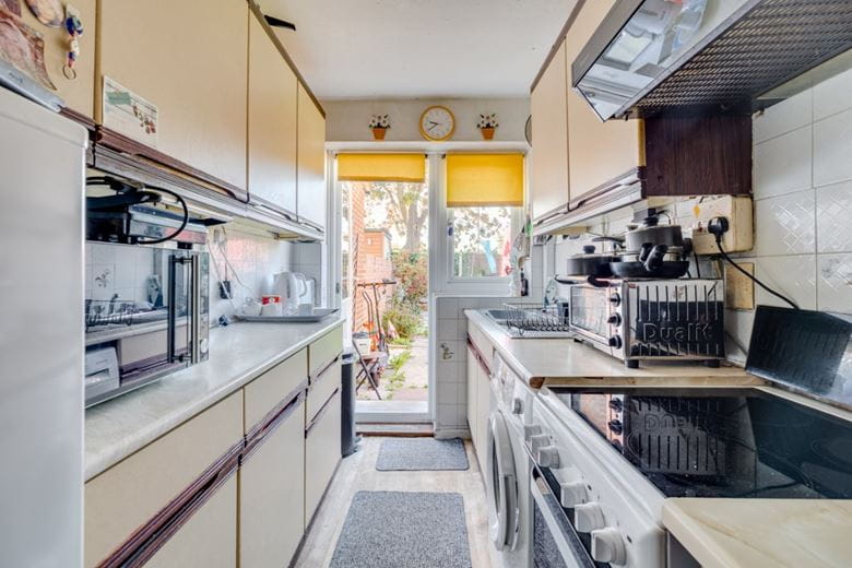 2 bedroom house, Barnes Avenue, SW13 - Available