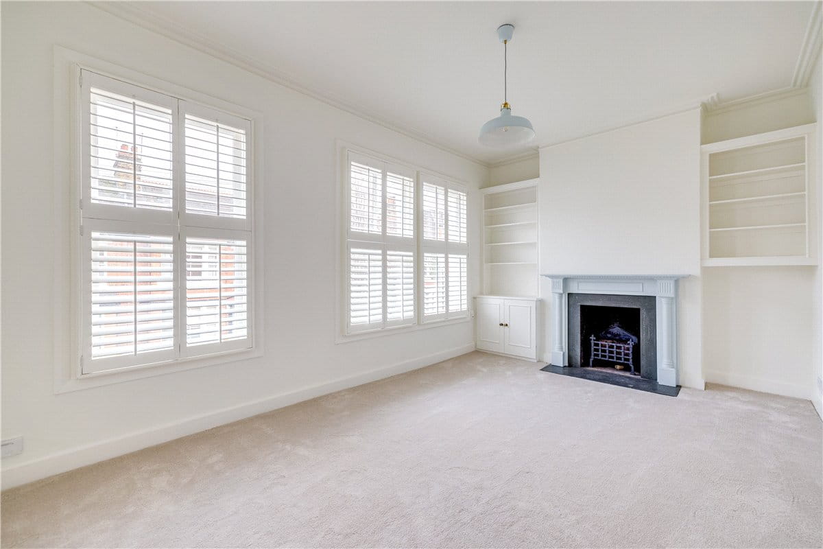 3 bedroom flat, Balvernie Grove, London SW18 - Sold STC