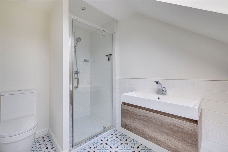 3 bedroom flat, Balvernie Grove, London SW18 - Sold STC