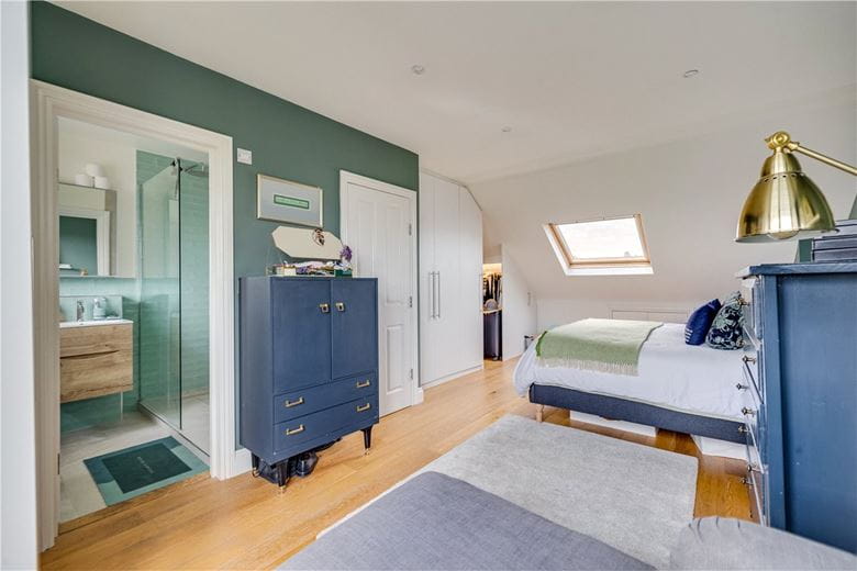 4 bedroom house, Elborough Street, London SW18 - Available