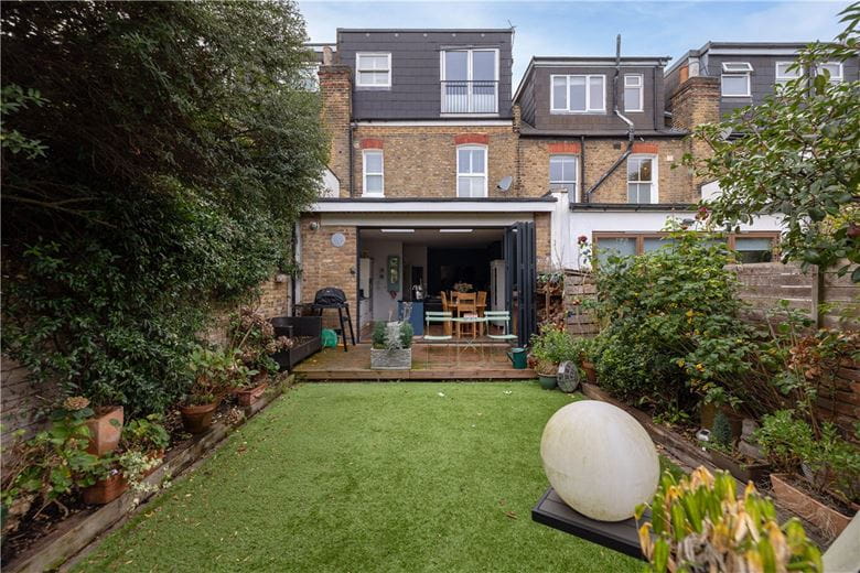 4 bedroom house, Elborough Street, London SW18 - Available