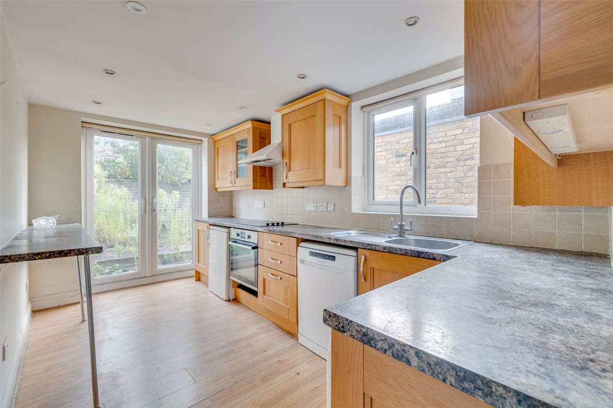 3 bedroom house, Longfield Street, London SW18 - Available