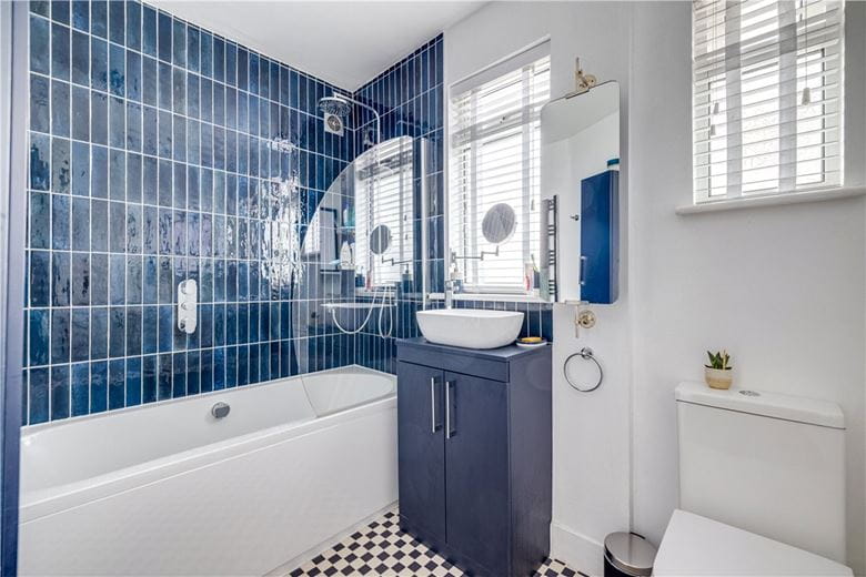 1 bedroom , Merton Road, London SW18 - Available