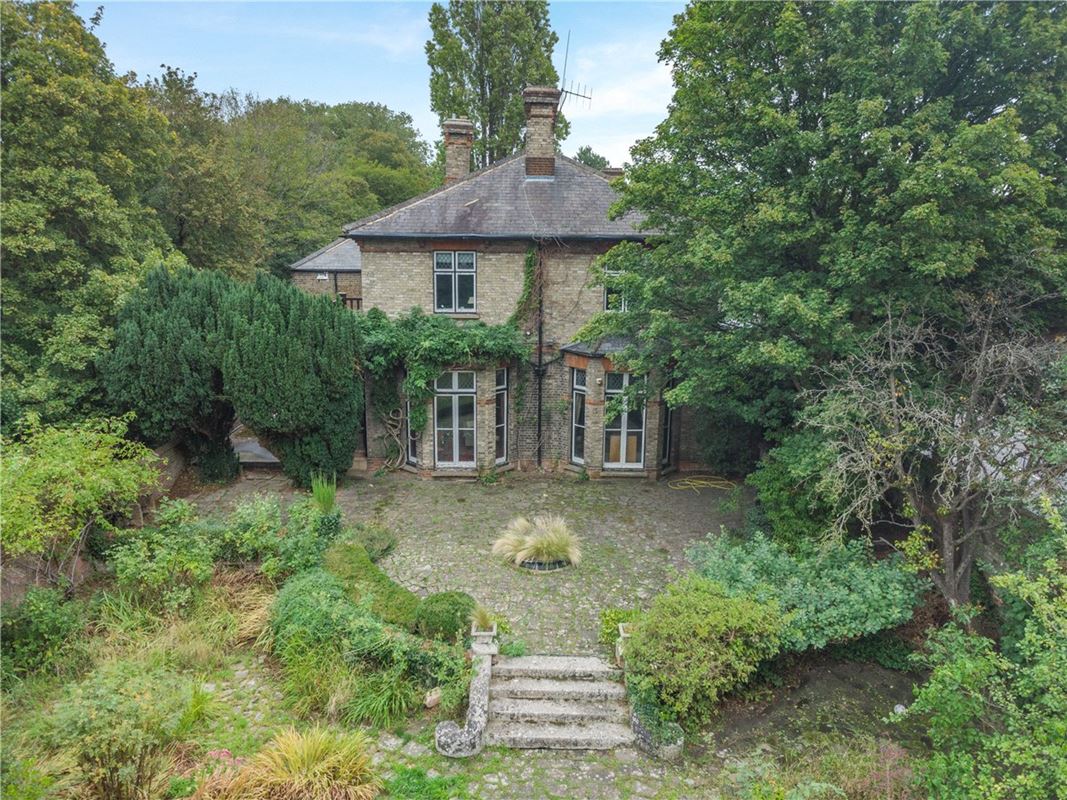  bedroom house, Roehampton Vale, London SW15 - Available