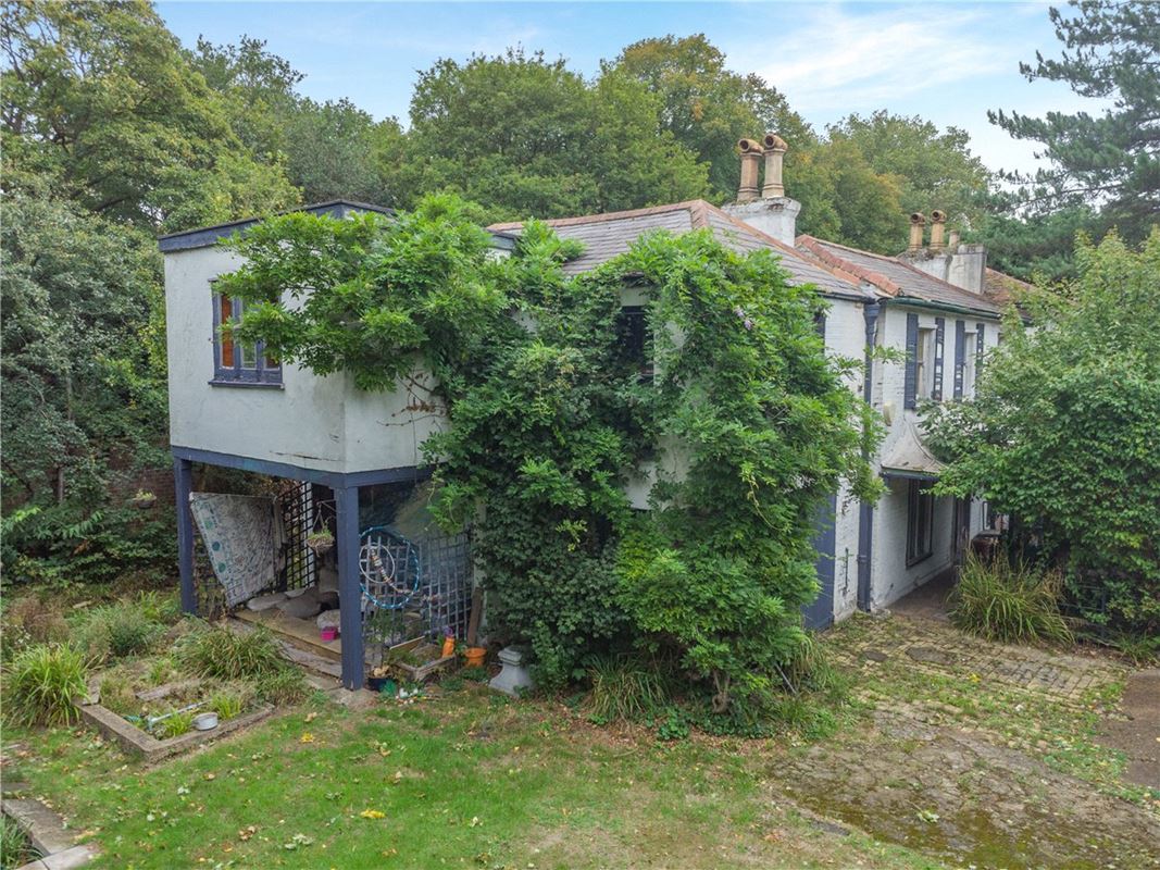  bedroom , Roehampton Vale, London SW15 - Available