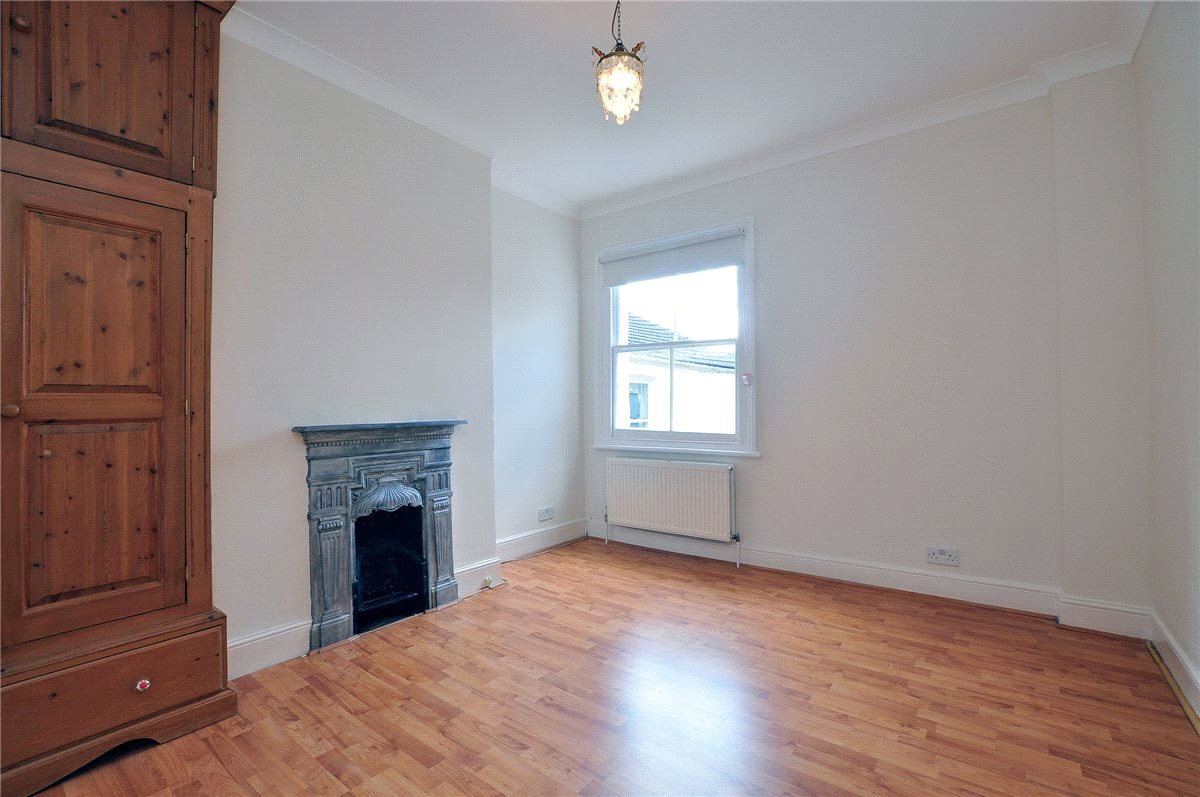 4 bedroom house, White Hart Lane, Barnes SW13 - Available
