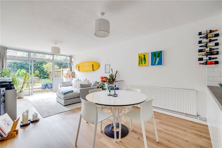 2 bedroom maisonette, Claudia Place, London SW19 - Available