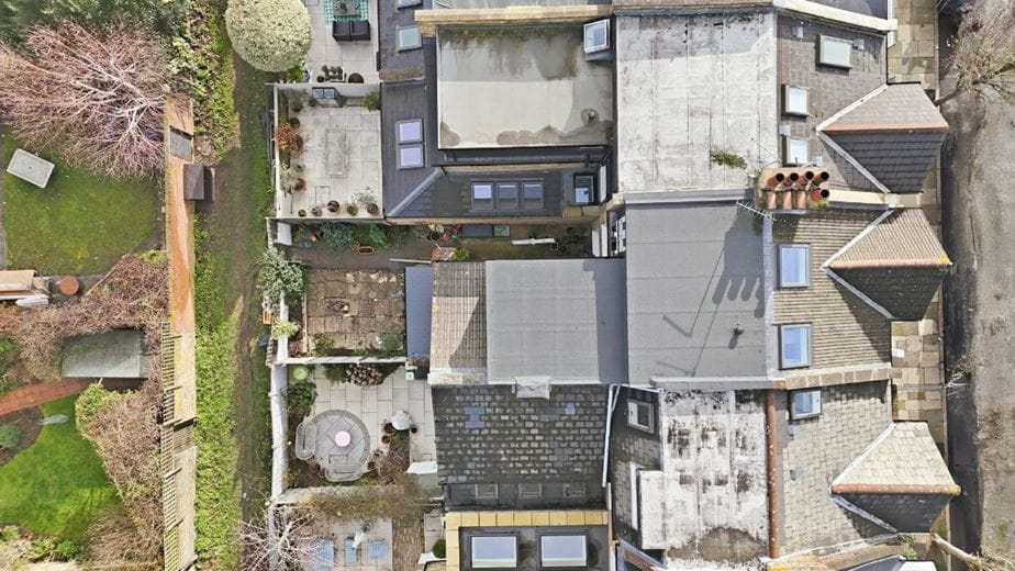 4 bedroom house, Second Avenue, London SW14 - Available