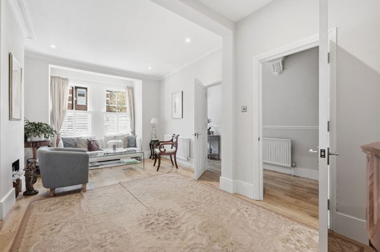 4 bedroom house, Second Avenue, London SW14 - Available