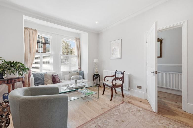 4 bedroom house, Second Avenue, London SW14 - Available