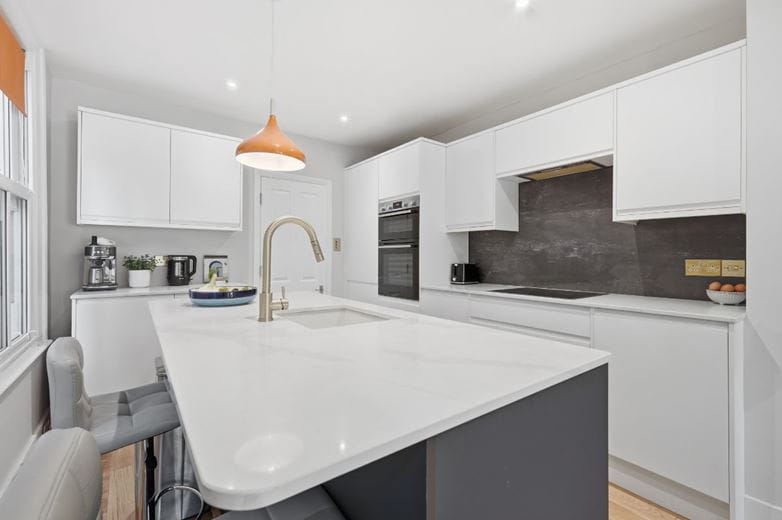 4 bedroom house, Second Avenue, London SW14 - Available