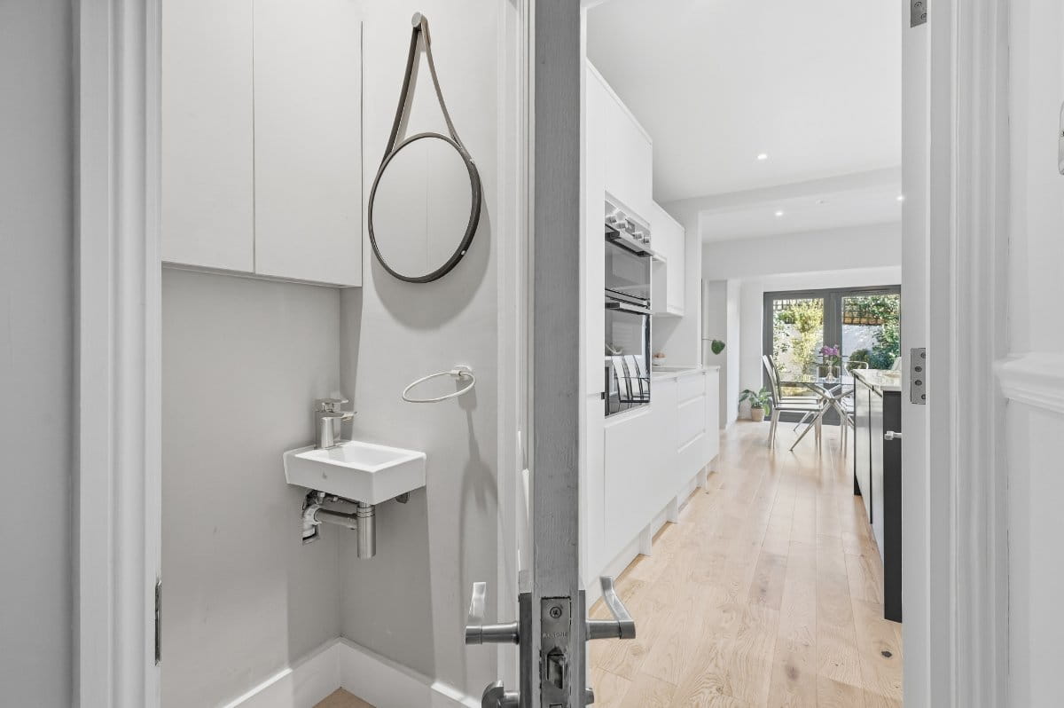 4 bedroom house, Second Avenue, London SW14 - Available