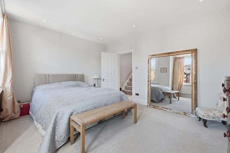 4 bedroom house, Second Avenue, London SW14 - Available