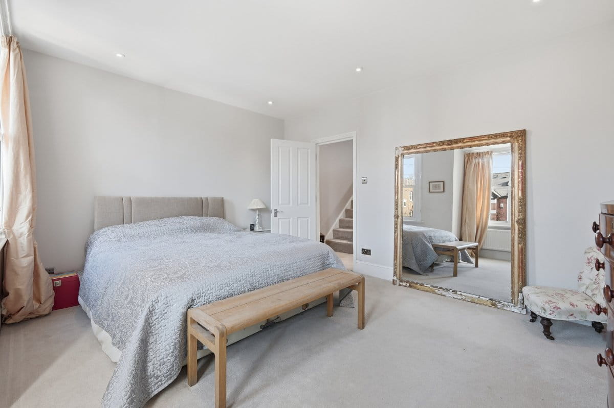 4 bedroom house, Second Avenue, London SW14 - Available