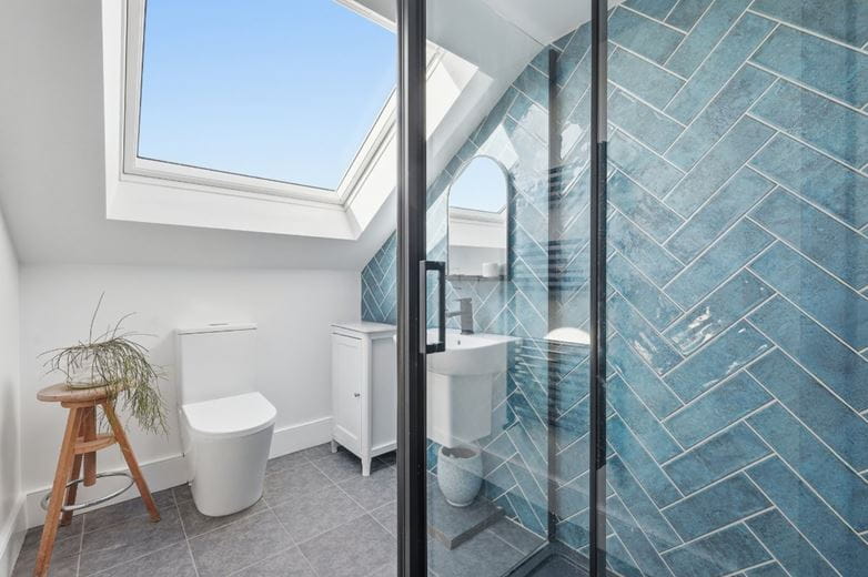 4 bedroom house, Second Avenue, London SW14 - Available