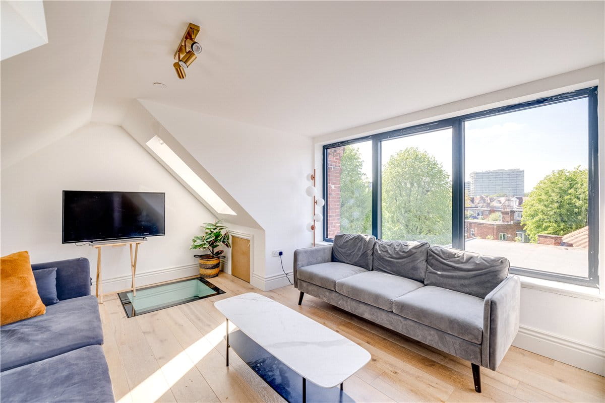 6 bedroom house, Acton Lane, London W4 - Available