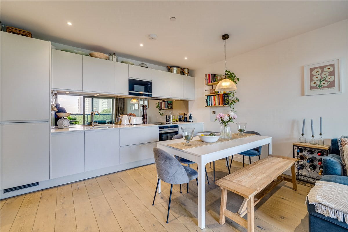 1 bedroom flat, Buckhold Road, London SW18 - Available