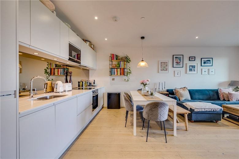 1 bedroom flat, Buckhold Road, London SW18 - Available