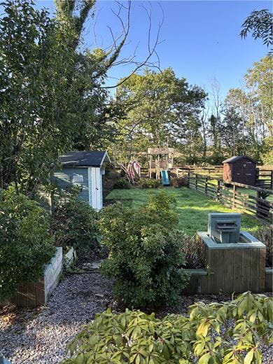 3 bedroom house, Cor Isllan, Cwm LL18 - Available