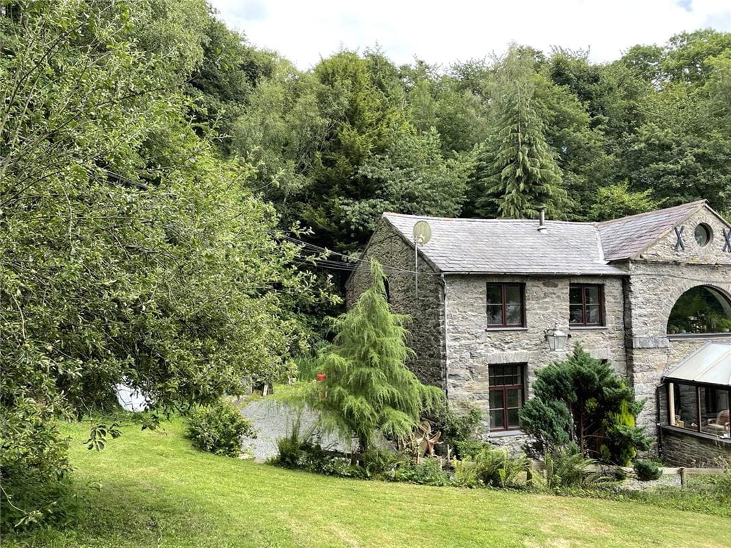 2 bedroom flat, Ffordd Pennant, Eglwysbach LL28 - Available