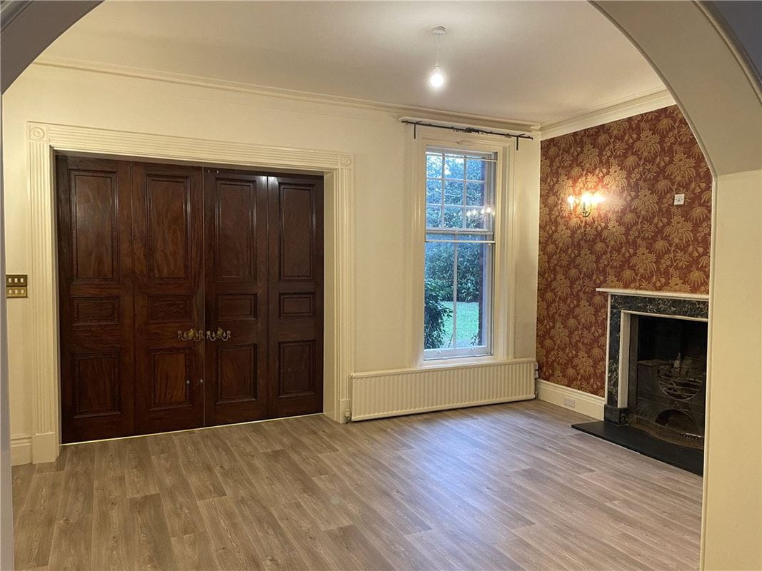 6 bedroom house, Gredington, Hanmer SY13 - Available