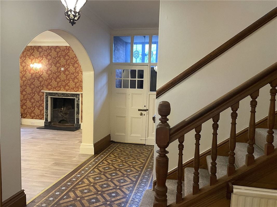 6 bedroom house, Gredington, Hanmer SY13 - Available