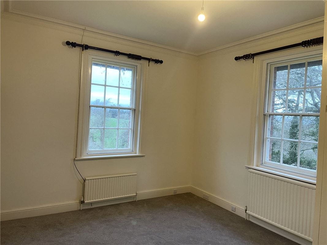 6 bedroom house, Gredington, Hanmer SY13 - Available