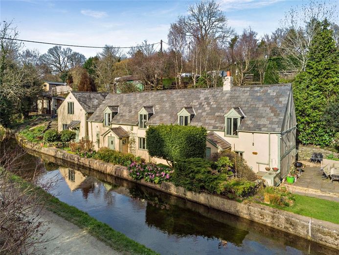 2 acres House, Abbey Road, Llangollen LL20 - Available