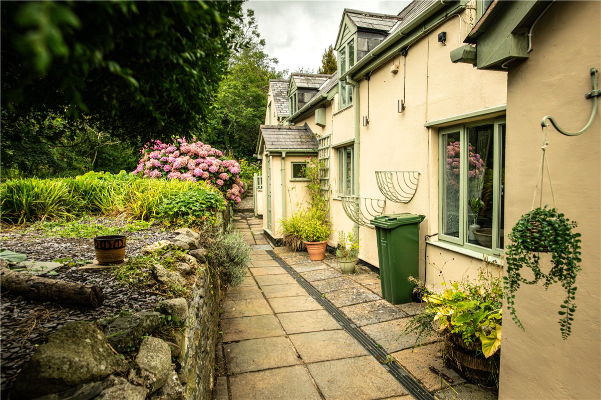 2 acres House, Abbey Road, Llangollen LL20 - Available