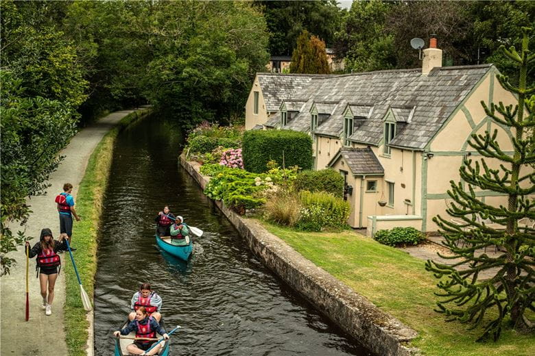 2 acres House, Abbey Road, Llangollen LL20 - Available