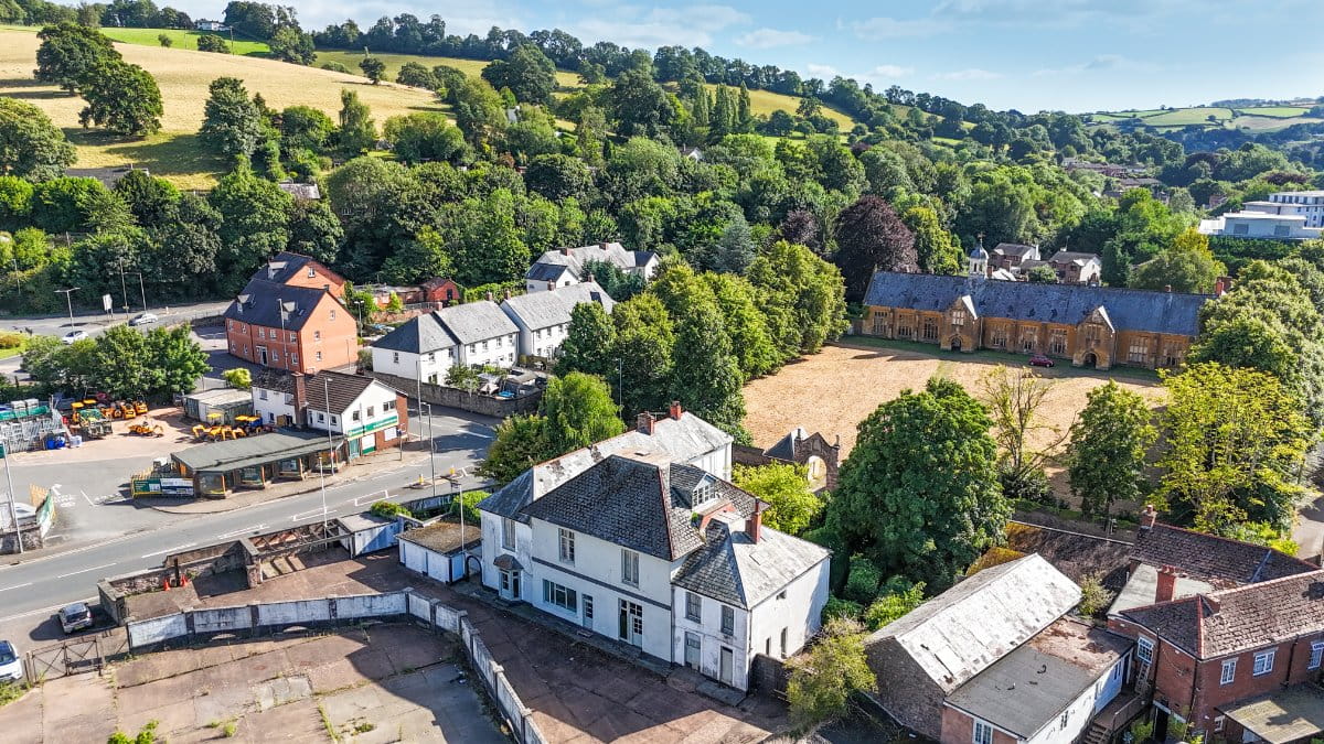 6 bedroom house, Blundells Road, Tiverton EX16 - Available