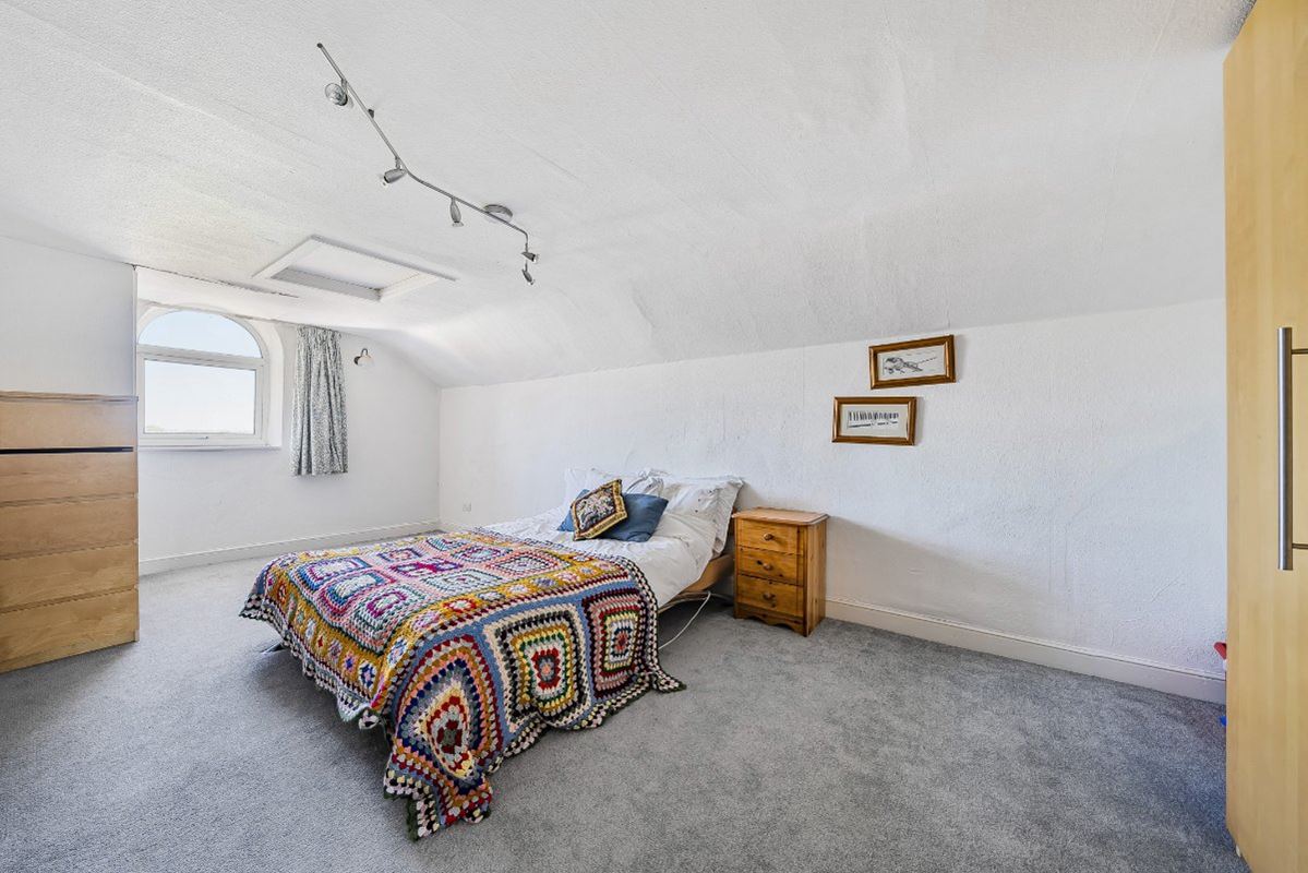 6 bedroom house, Glastonbury Road, Meare BA6 - Available