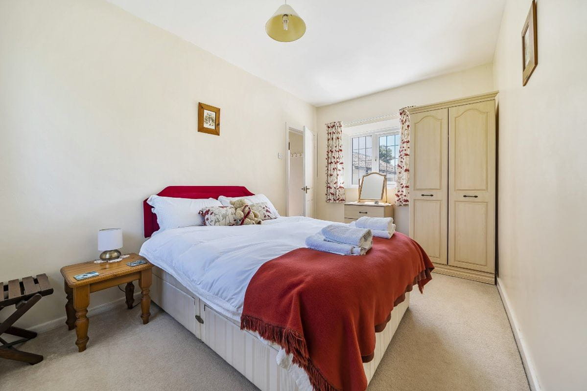 6 bedroom house, Glastonbury Road, Meare BA6 - Available