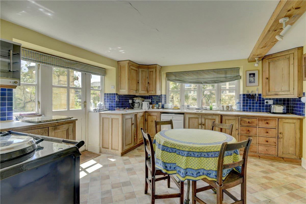  bedroom house, Moorside, Sturminster Newton DT10 - Available