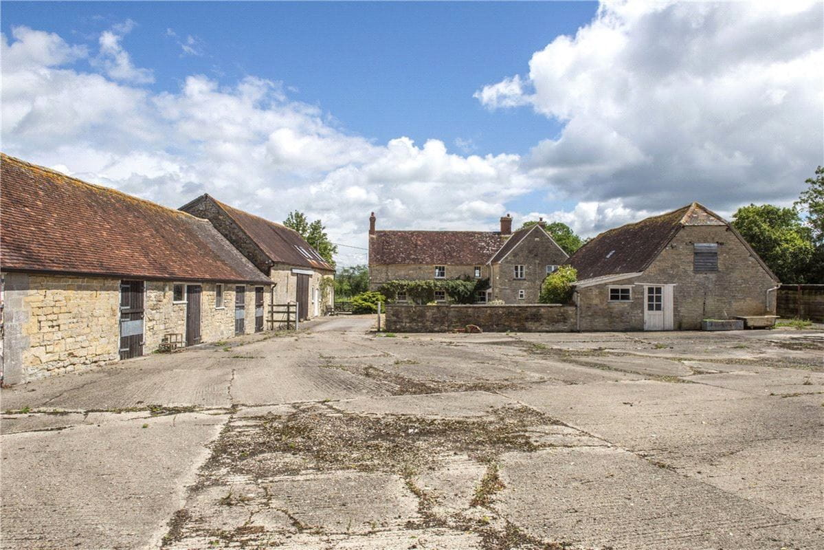  bedroom house, Moorside, Sturminster Newton DT10 - Available