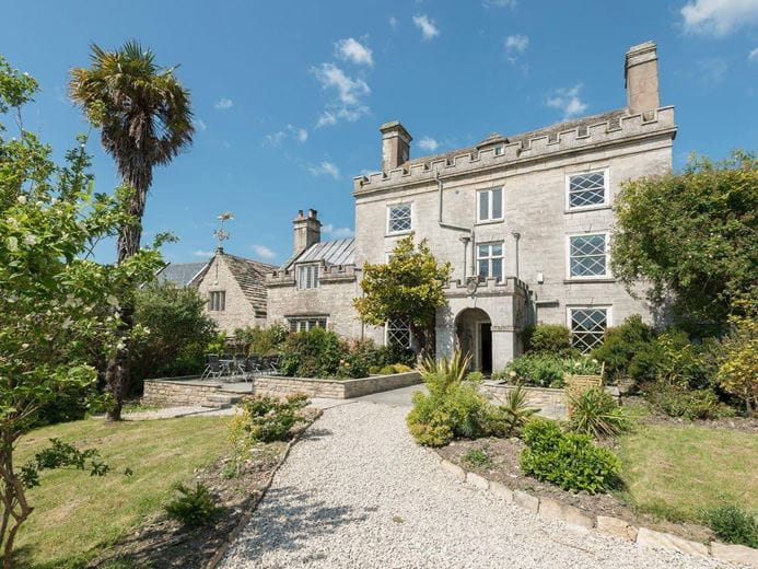 8 bedroom house, High Street, Swanage BH19 - Available
