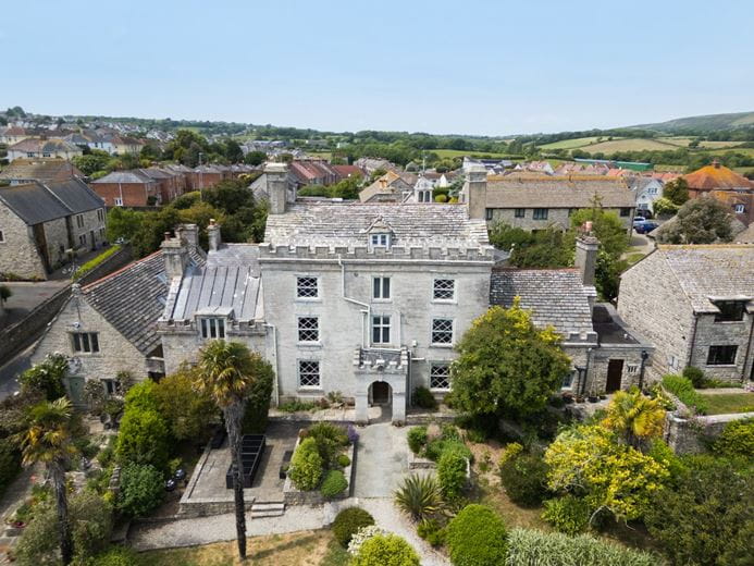 8 bedroom house, High Street, Swanage BH19 - Available
