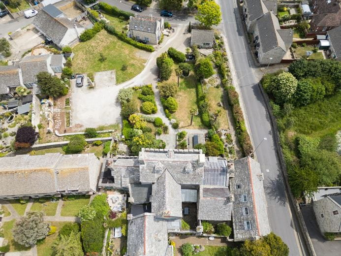 8 bedroom house, High Street, Swanage BH19 - Available