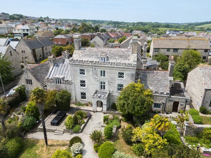 8 bedroom house, High Street, Swanage BH19 - Available