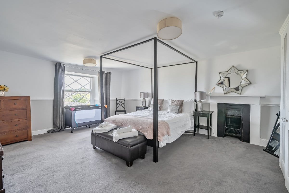 8 bedroom house, High Street, Swanage BH19 - Available