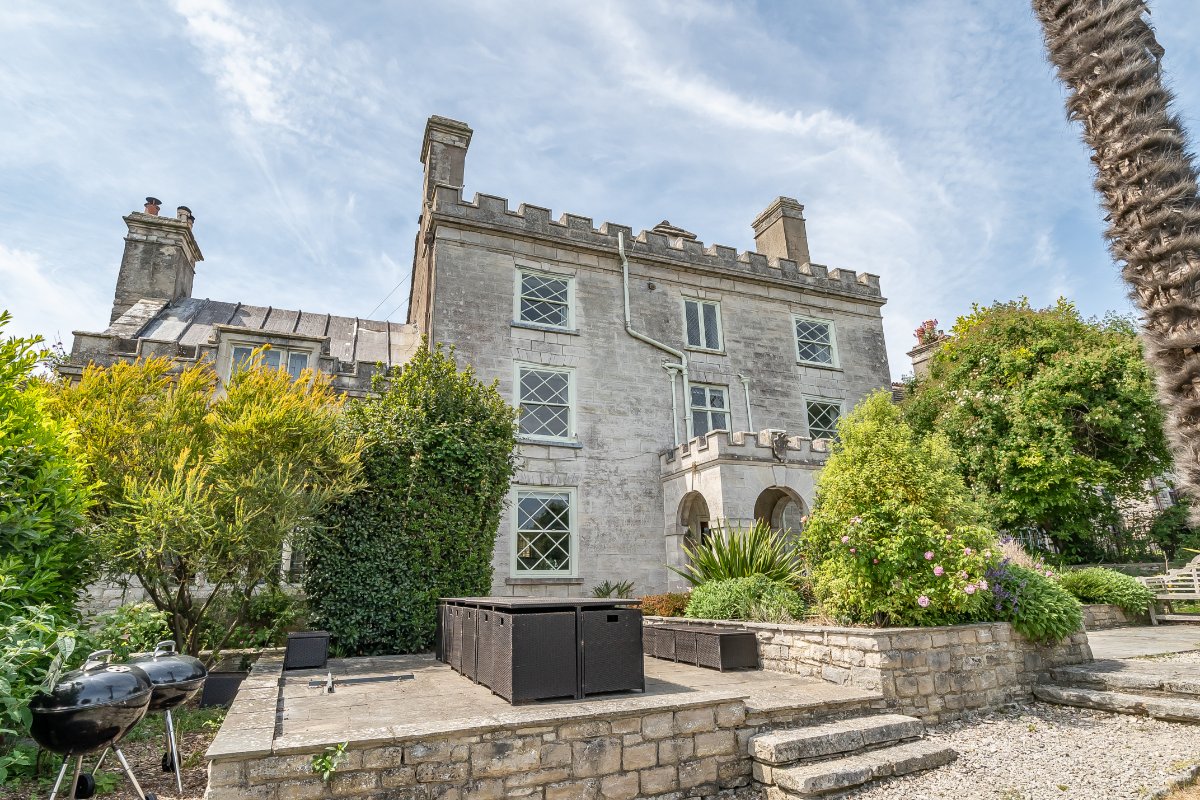 8 bedroom house, High Street, Swanage BH19 - Available