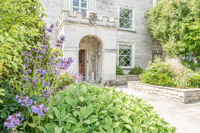 8 bedroom house, High Street, Swanage BH19 - Available